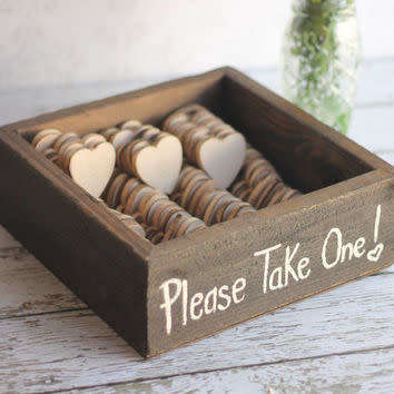 100 x WEDDING DECOR  SHABBY CHIC / RUSTIC / ROMANTIC WOODEN HEARTS FOR TABLE DECOR SCATTERING