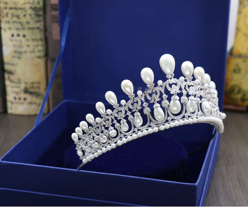 ABSOLUTELY AMAZINGLY BEAUTIFUL BRIDE'S TIARA / CROWN WITH IVORY PEARLS AND SPARKLING CRYSTALS