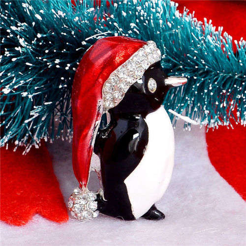 XMAS / CHRISTMAS  BROOCH - CUTE PENGUIN DRESSED UP IN HIS CHRISTMAS HAT WITH CRYSTALS