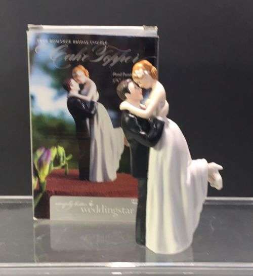 GORGEOUS AND  ROMANTIC RESIN WEDDING OR ENGAGEMENT CAKE TOPPER  - STUNNING KEEPSAKE