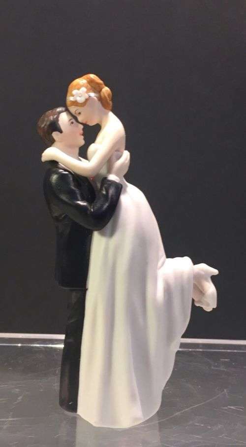GORGEOUS AND  ROMANTIC RESIN WEDDING OR ENGAGEMENT CAKE TOPPER  - STUNNING KEEPSAKE