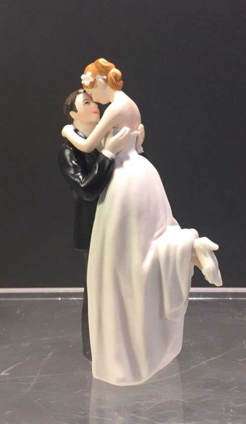 GORGEOUS AND  ROMANTIC RESIN WEDDING OR ENGAGEMENT CAKE TOPPER  - STUNNING KEEPSAKE