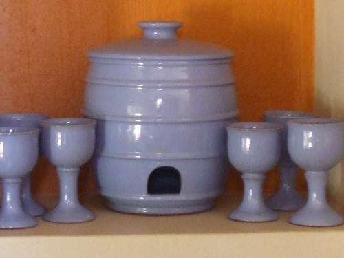 *POTTERY WINE CASK DECANTER & 6 MATCHING GOBLETS*