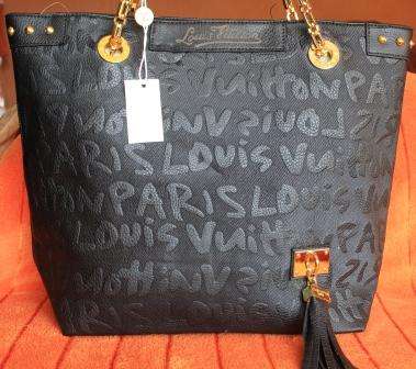 BEAUTIFUL BLACK LOUIS VUITTON WITH GOLD DETAILING