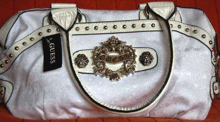 MEDIUM SIZED WHITE GUESS HANDBAG WITH SILVER DETAILING