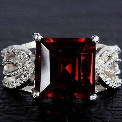 STUNNING SQUARE CUT GARNET & WHITE TOPAZ RING CRAFTED IN SILVER