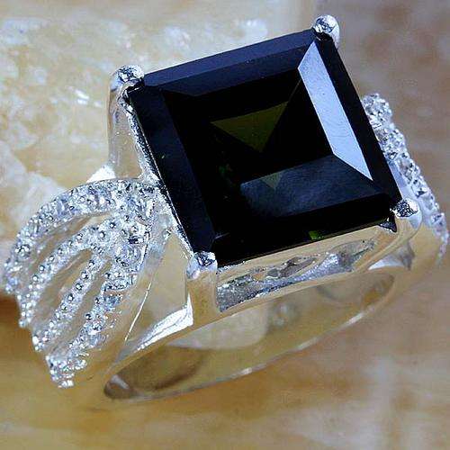 DEEP GREEN PERIDOT GEMSTONE RING CRAFTED IN HALLMARKED 925 STERLING SILVER