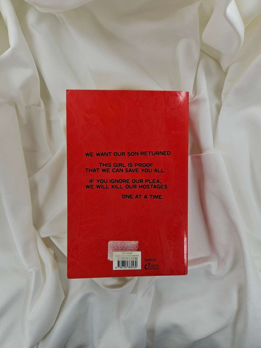 Fuse by Julianna Baggott - Paperback