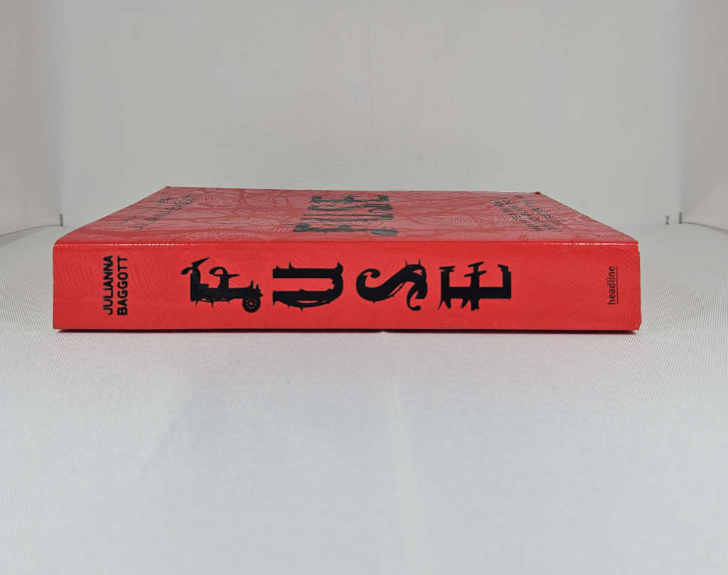 Fuse by Julianna Baggott - Paperback
