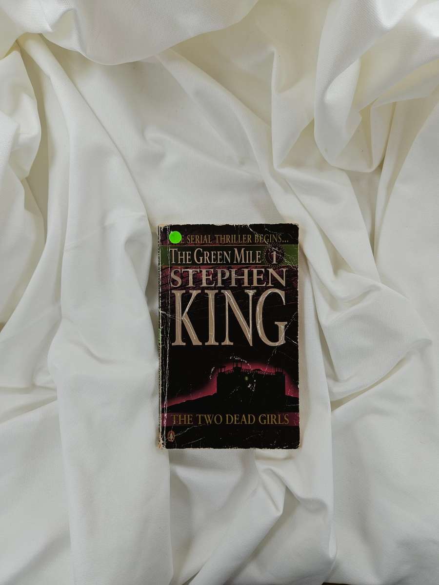 The Green Mile: Part 1 - The Two Dead Girls by Stephen King - Paperback