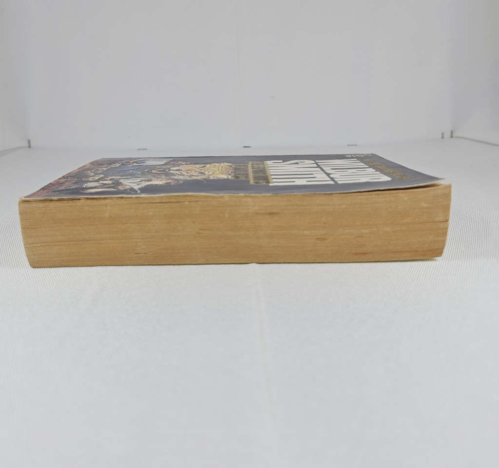 The Leopard Hunts in Darkness by Wilbur Smith - Paperback