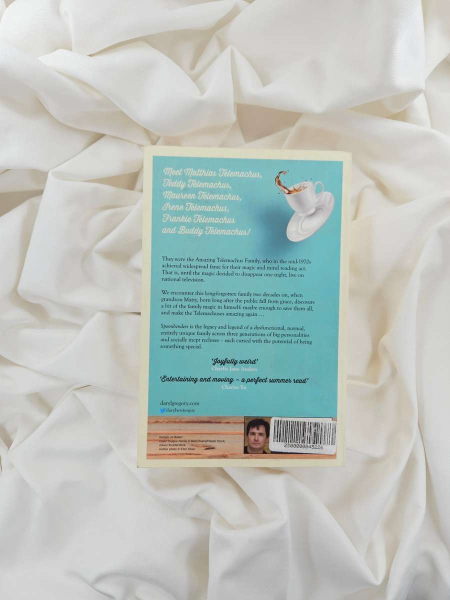 Spoonbenders by Daryl Gregory - Paperback