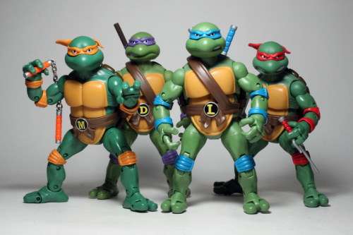 Teenage Mutant Ninja Turtles Figures - 1990 Classic - Includes all 4 Turtles + Display Case (TMNT3)