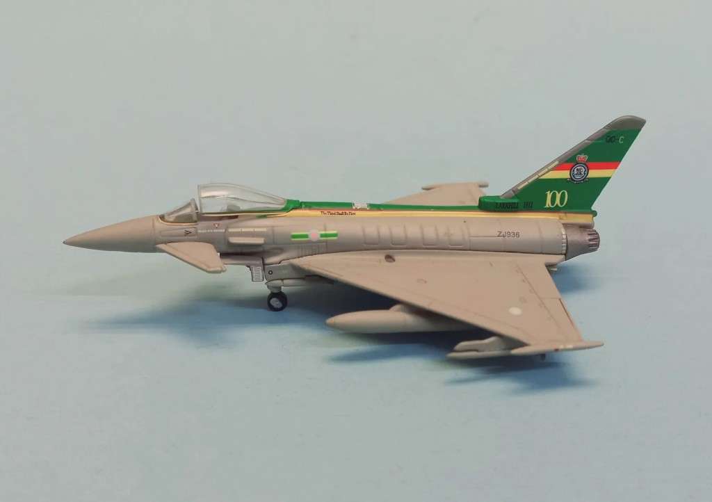 Eurofighter Typhoon FGR.4 RAF - 1/400 Scale (HW555562)(TAS6168)(Herpa Wings)