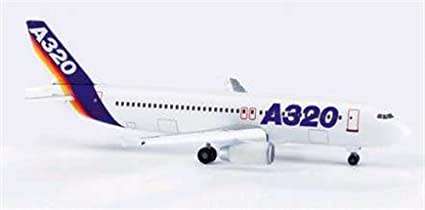Airbus A320 Airbus Industrie - 1/500 Scale (HW501637)(TAS007276(Herpa Wings)