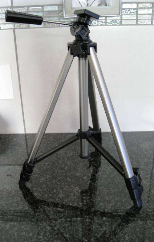 CAMERA TRI-POD LIKE NEW (EXPANDABLE TO 1 METER)