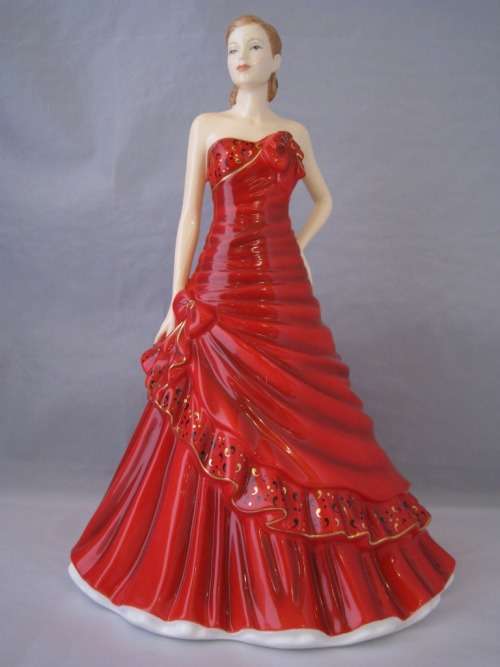 NEW ROYAL DOULTON PORCELAIN FIGURINE: GABRIELLA  HN5560