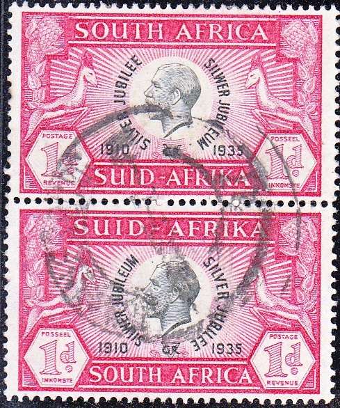 UNION 1935: SILVER JUBILEE OF KING GEORGE V VERT. PAIR 1d USED (SACC65)