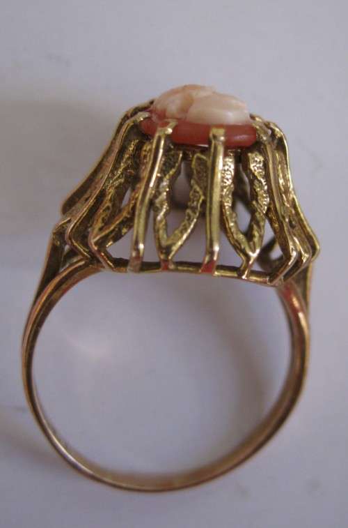CAMEO 9crt GOLD RING