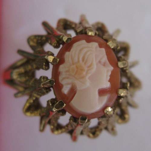 CAMEO 9crt GOLD RING