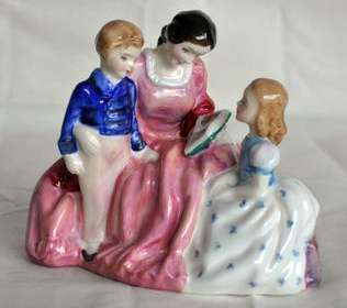 ROYAL DOULTON "BEDTIME STORY" PORCELAIN FIGURINE (FREE POSTAGE)