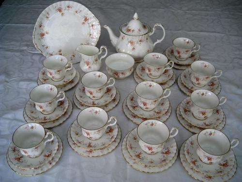 Royal Albert Porcelain Tea Set: PEACH ROSE