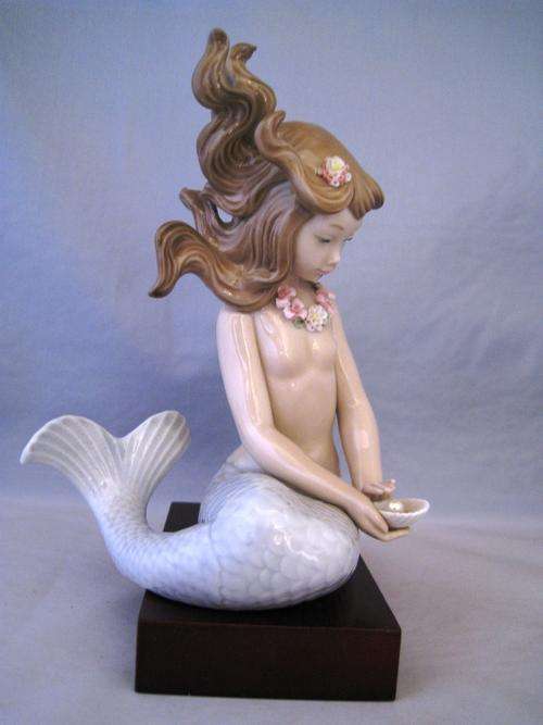 Lladro Mirage Mermaid Holding Shell with Pearl:Porcelain Figurine