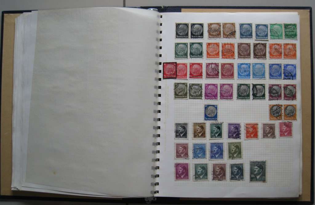 BLUE ALBUM WORLD STAMPS 62 PAGES HINGED SORTED