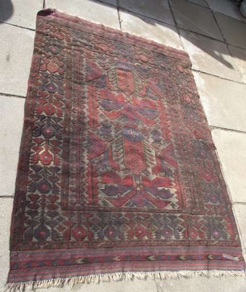 VINTAGE HAND WOVEN PERSIAN RUG