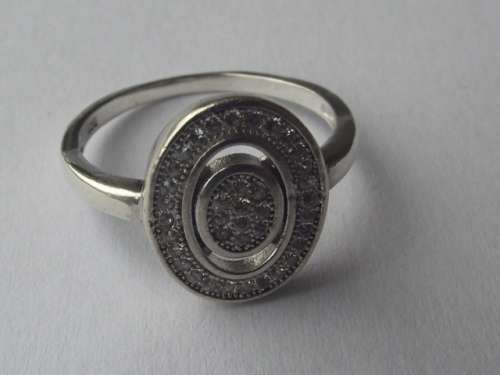 BEAUTIFULLY SET CZ RING IN A ROUND STERLING SILVER RING