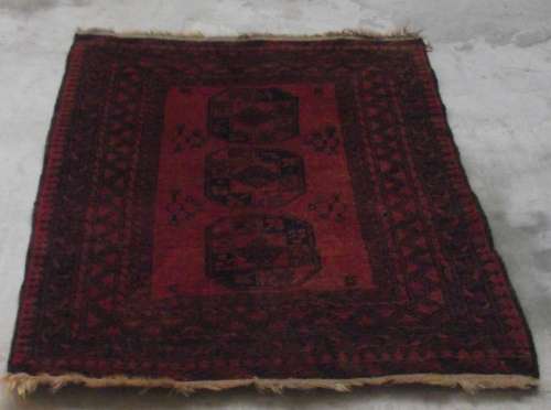 STUNNING VINTAGE HANDMADE PERSIAN CARPET