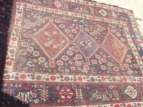 STUNNING VINTAGE HAND MADE PERSIAN CARPET