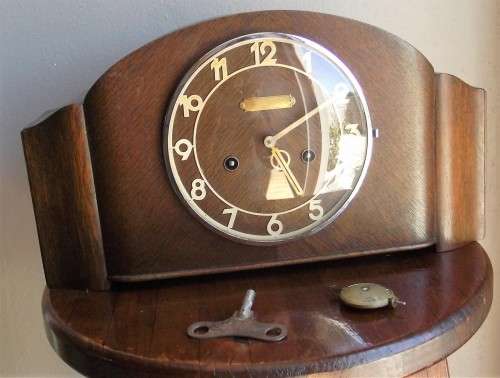 VINTAGE MANTEL CLOCK
