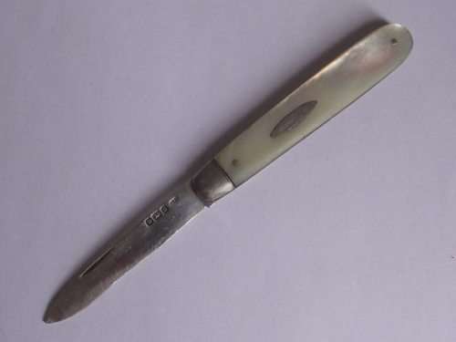 WONDERFUL SHEFFIELD HALLMARKED STERLING SILVER AND MOTHER OF PEARL FRUIT/POCKET KNIFE