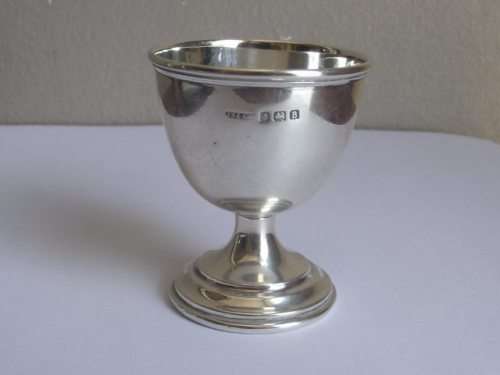 BEAUTIFUL BIRMINGHAM HALLMARKED STERLING SILVER EGG CUP
