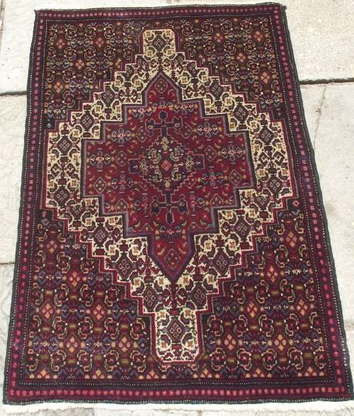 HAND WOVEN PERSIAN RUG