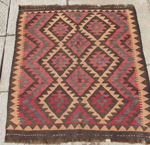 KILIM 1050 X 870