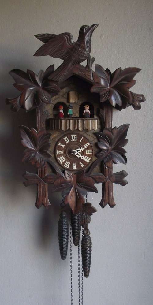 GERMAN MADE WORKING  MUSICAL CHALET WITH DANCERS 1 DAY CUCKOO CLOCK