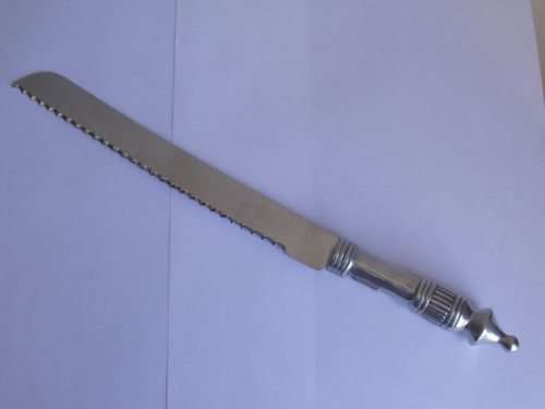 STUNNING CARROL BOYES BREAD KNIFE