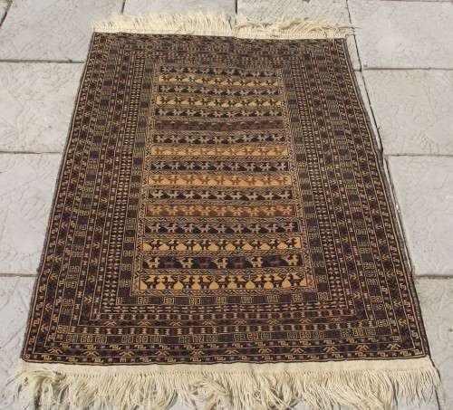 HAND WOVEN PERSIAN RUG