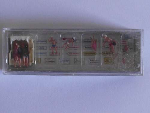 PREISER 10438 COUPLE IN THE BEACH CHAIR,PLAYING CHILDREN