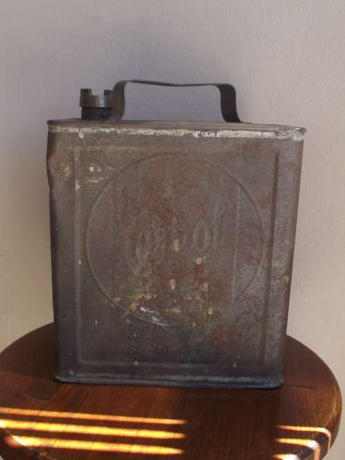 CASTROL MOTOR OIL 2 GALLON CAN AND BRASS CAP