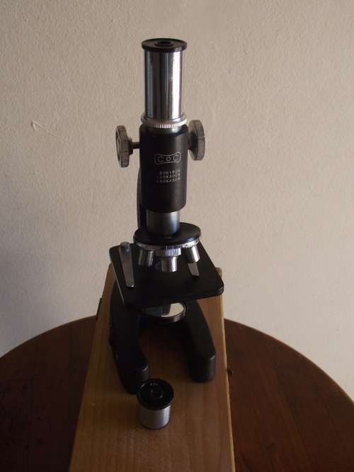 VINTAGE COC MICROSCOPE IN A WOODEN BOX