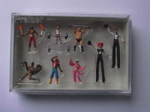 PREISER HO 1;87 WEIGHTLIFTERS, SWORD-SWALLOWER, MEN ON STILTS