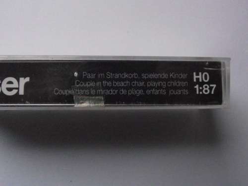 PREISER HO 1.87 COUPLE IN THE BEACH CHAIR , PLAYING CHILDREN