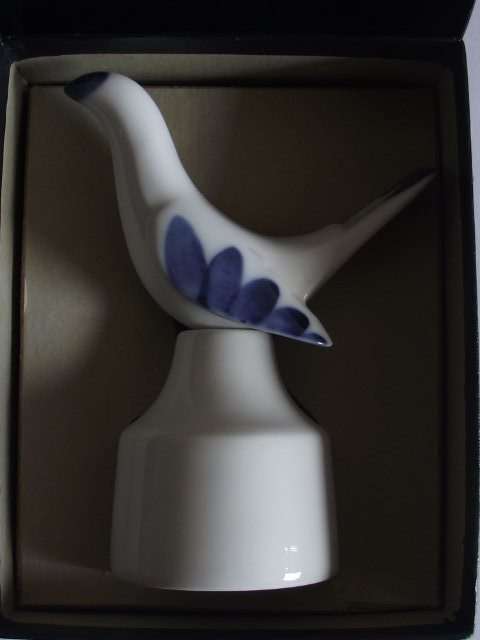 STUNNING VINTAGE ROYAL WORCESTER FINE PORCELAIN 2 PIECE BLUE AND WHITE PIE BIRD