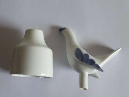 STUNNING VINTAGE ROYAL WORCESTER FINE PORCELAIN 2 PIECE BLUE AND WHITE PIE BIRD