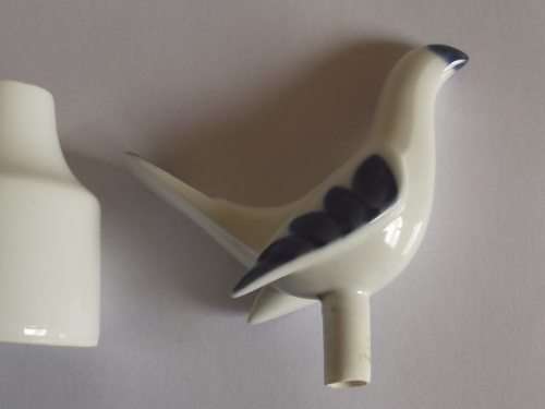 STUNNING VINTAGE ROYAL WORCESTER FINE PORCELAIN 2 PIECE BLUE AND WHITE PIE BIRD