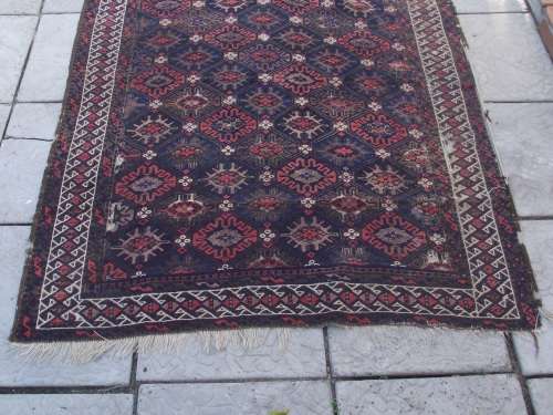 HAND WOVEN PERSIAN RUG