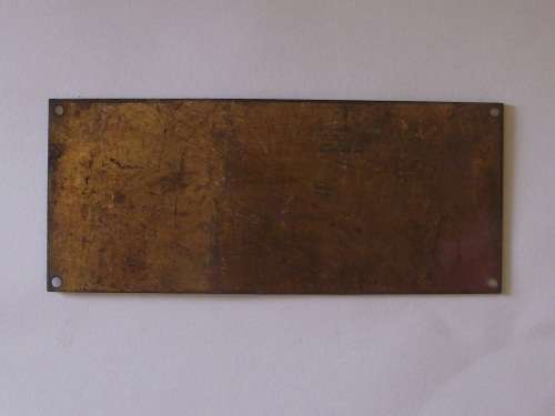 BRASS PLAQUE ROUND TABLE / BLUE TRAIN